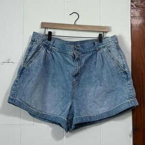 American Eagle Light Wash Mom Jean Shorts 20  Cuffed Pleated High Rise Denim